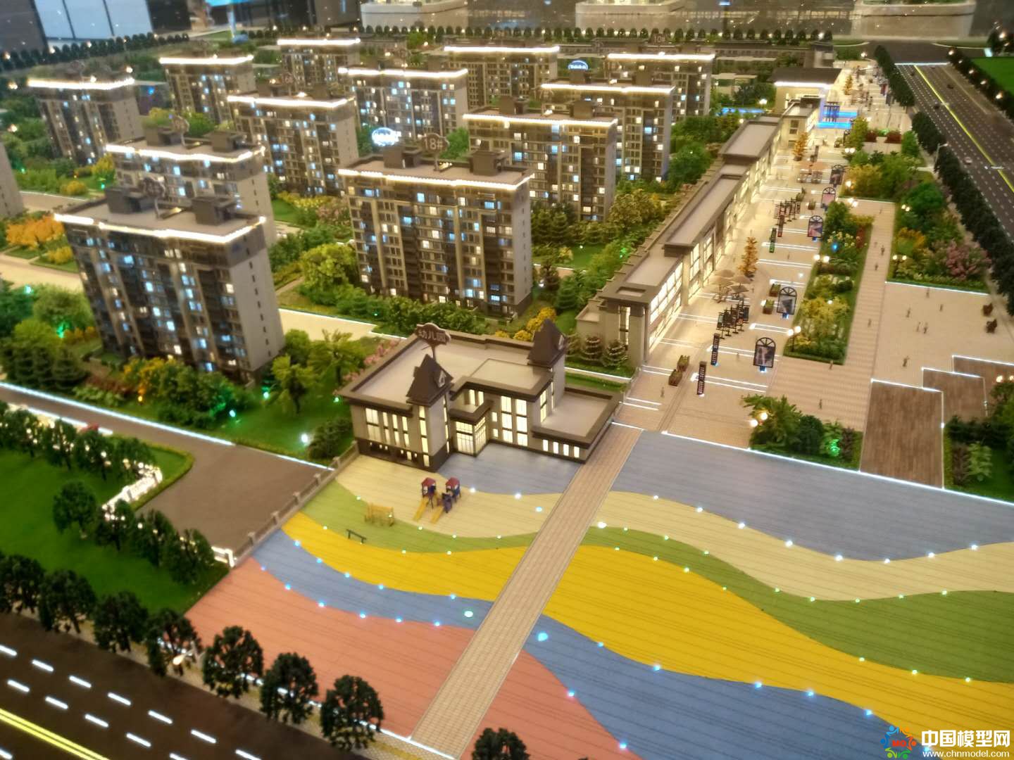 樓盤沙盤模型制作、別墅沙盤模型制作、城市規(guī)劃沙盤制作、建筑模型設(shè)計(jì)制作、工業(yè)模型設(shè)計(jì)制作、數(shù)字多媒體沙盤制作