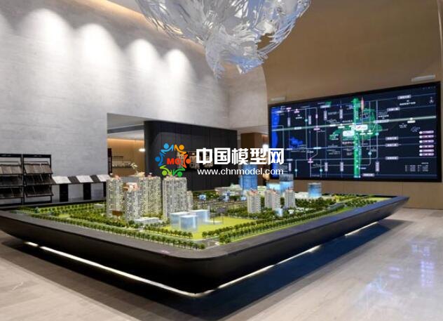 售樓部里的區(qū)位沙盤(pán)材質(zhì)各異，不同風(fēng)格而定