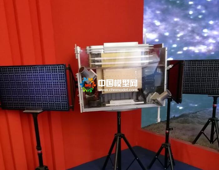 “悟空”號(hào)暗物質(zhì)粒子探測(cè)衛(wèi)星模型