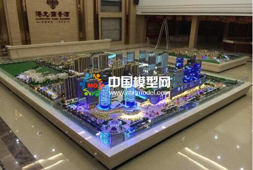 建筑模型是沙盤的一個部分，沙盤模型內容更廣