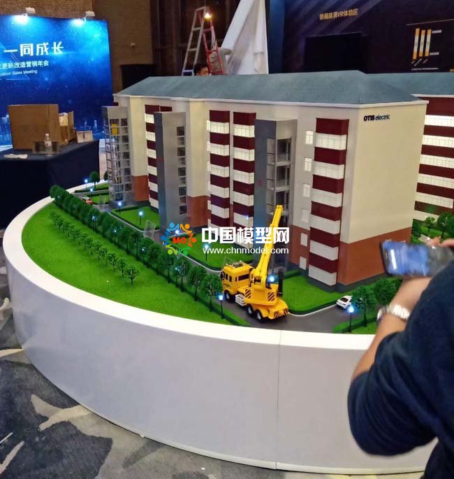 老樓加裝電梯沙盤模型,老房子加裝電梯場景沙盤模型