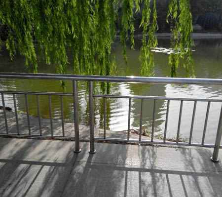 公園護(hù)欄網(wǎng).jpg 公園護(hù)欄網(wǎng).jpg
