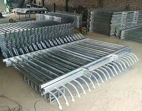 防攀爬鋅鋼護欄價格的生產(chǎn) 防攀爬鋅鋼護欄價格的生產(chǎn)